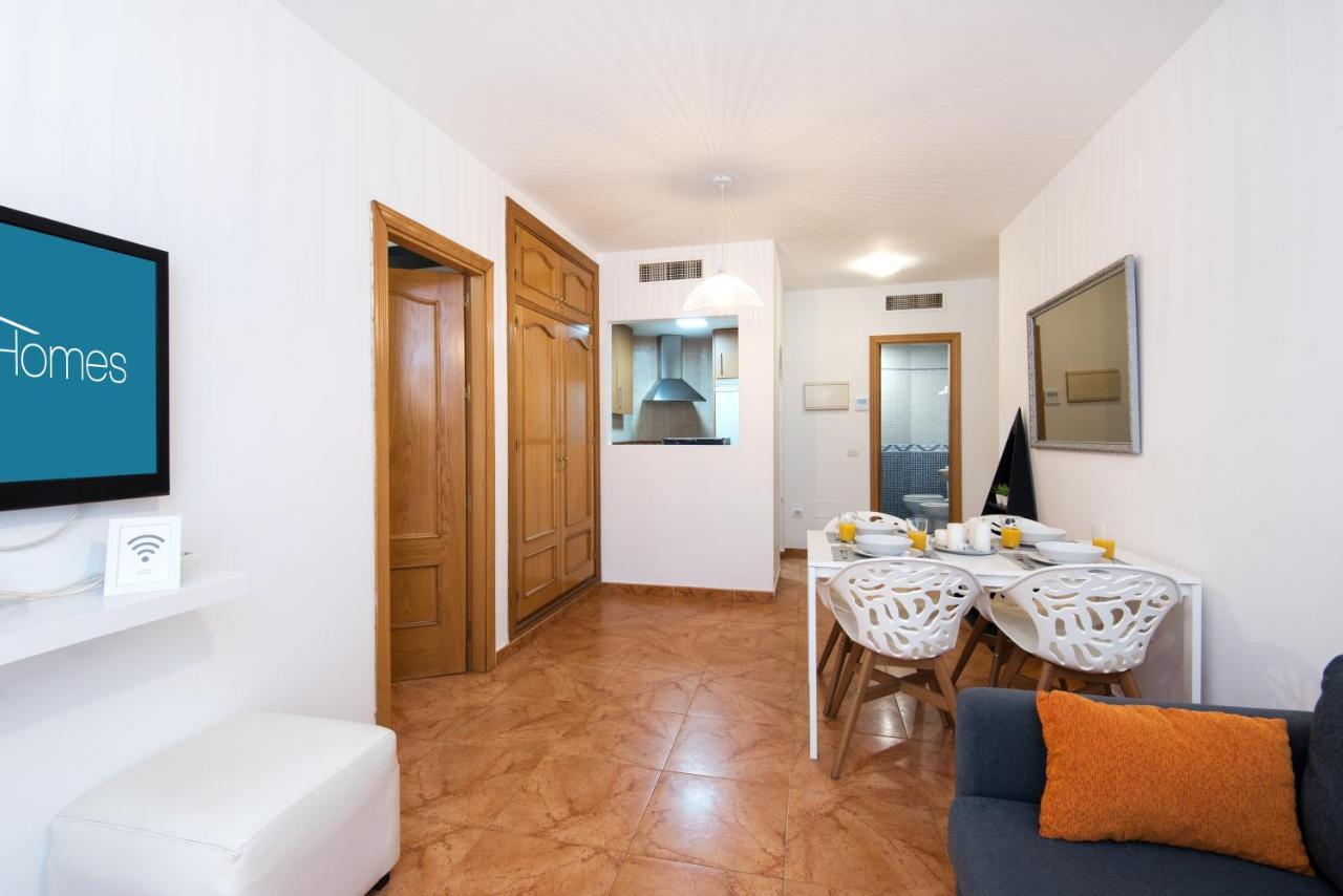 Rentandhomes Fuengirola Beach Apartment ภายนอก รูปภาพ